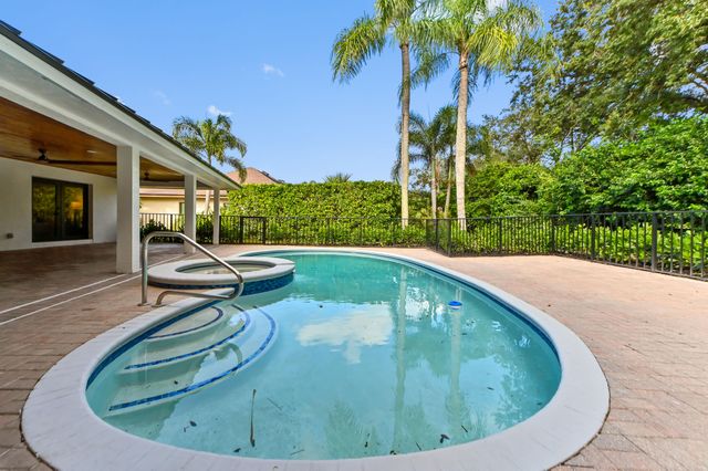 10 Alnwick Road, Palm Beach Gardens, FL 33418