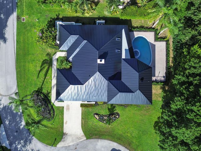 10 Alnwick Road, Palm Beach Gardens, FL 33418