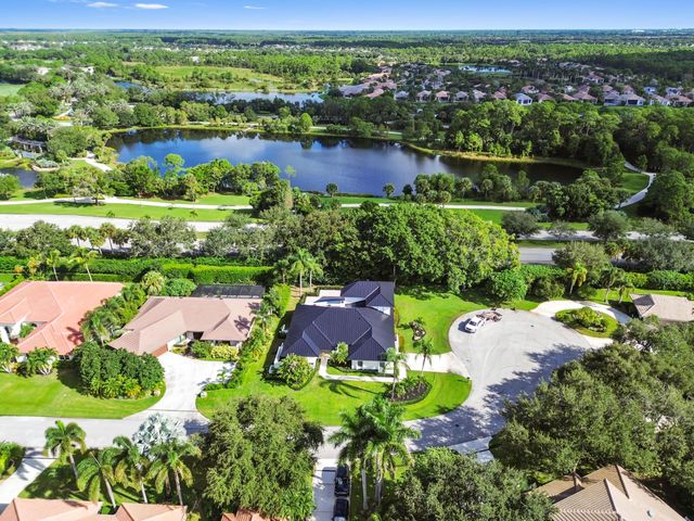 10 Alnwick Road, Palm Beach Gardens, FL 33418