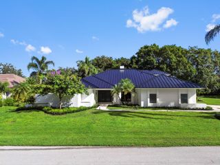 10 Alnwick Road, Palm Beach Gardens, FL 33418