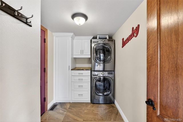 173 Willowleaf Drive, Littleton, CO 80127