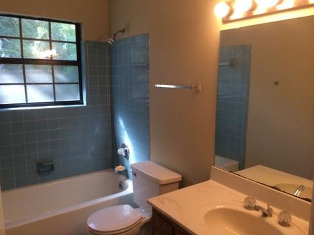 616 Avenue De La Dauphine, Mary Esther, FL 32569