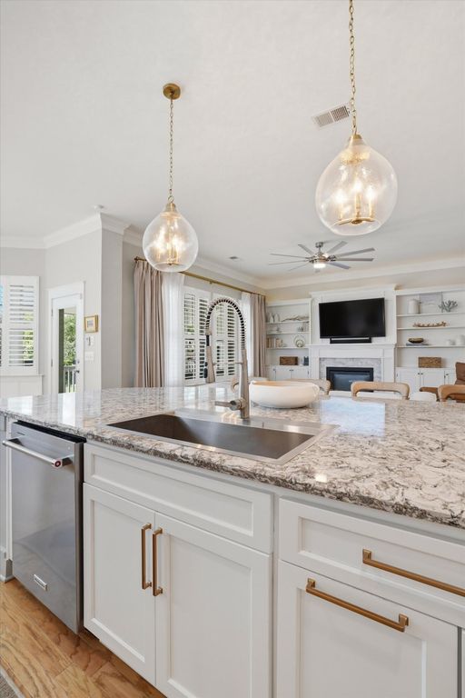 Image 11 of property listing at 329 Ashby Street, Summerville, SC 29486