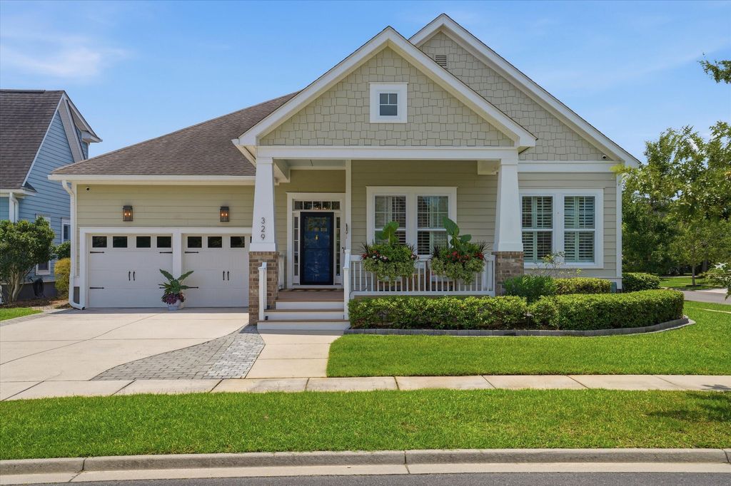 Image 2 of property listing at 329 Ashby Street, Summerville, SC 29486