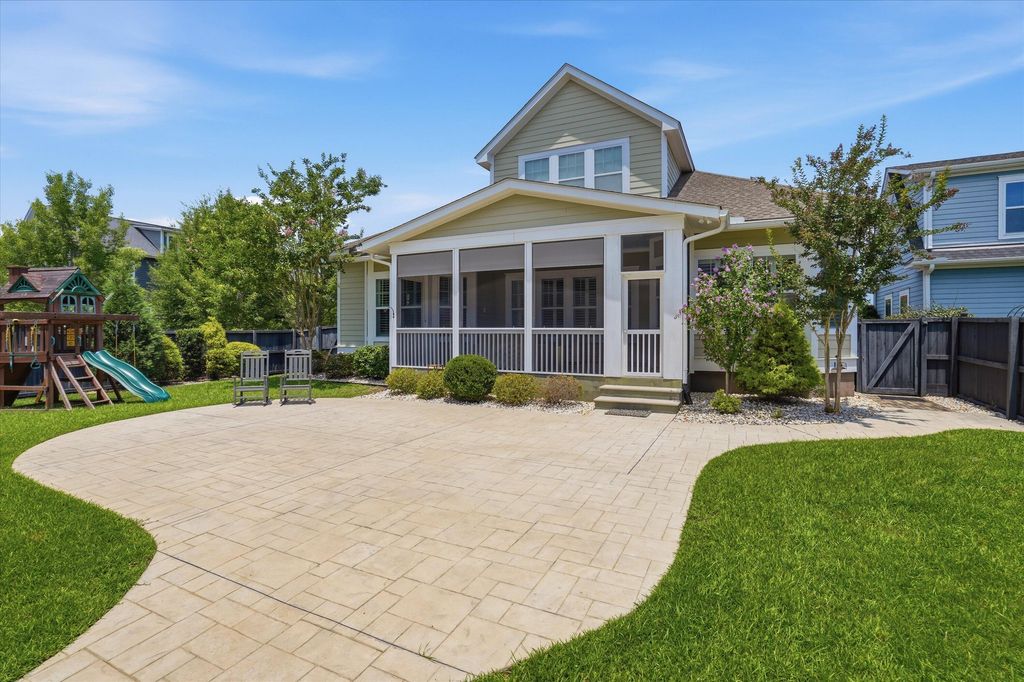 Image 39 of property listing at 329 Ashby Street, Summerville, SC 29486