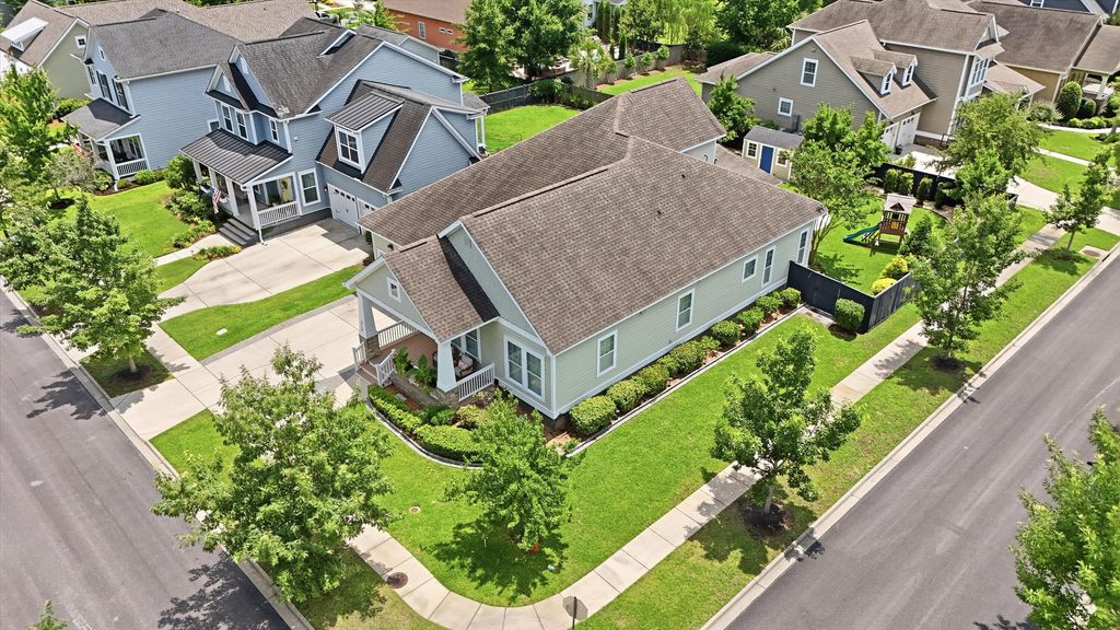 Image 43 of property listing at 329 Ashby Street, Summerville, SC 29486