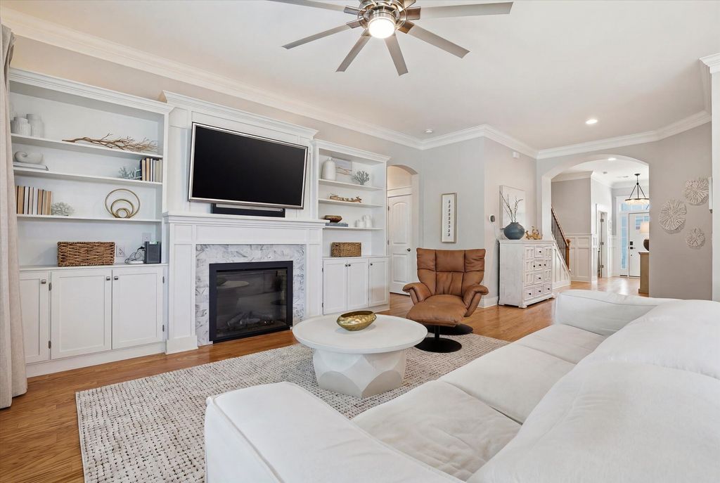 Image 6 of property listing at 329 Ashby Street, Summerville, SC 29486