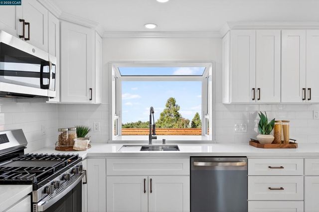 1264 Belfair Dr, Pinole, CA 94564