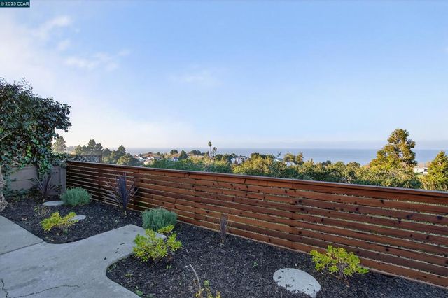 1264 Belfair Dr, Pinole, CA 94564