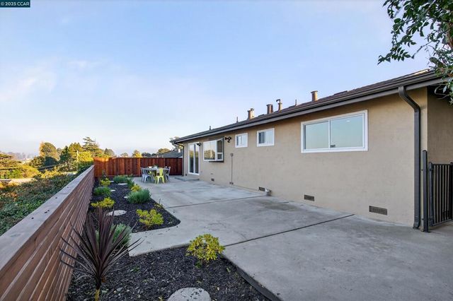 1264 Belfair Dr, Pinole, CA 94564