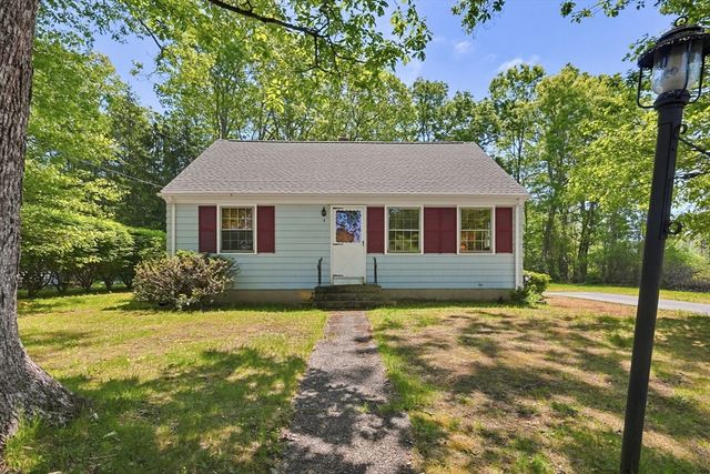 5 Robin Hood Dr., Seekonk, MA 02771