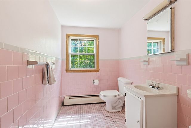 5 Robin Hood Dr., Seekonk, MA 02771