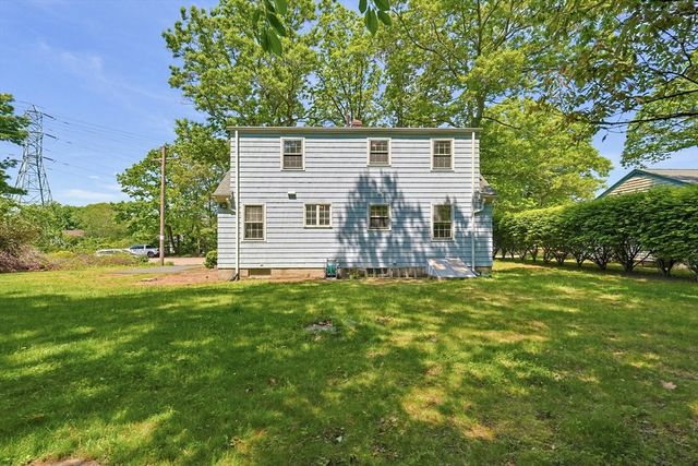 5 Robin Hood Dr., Seekonk, MA 02771