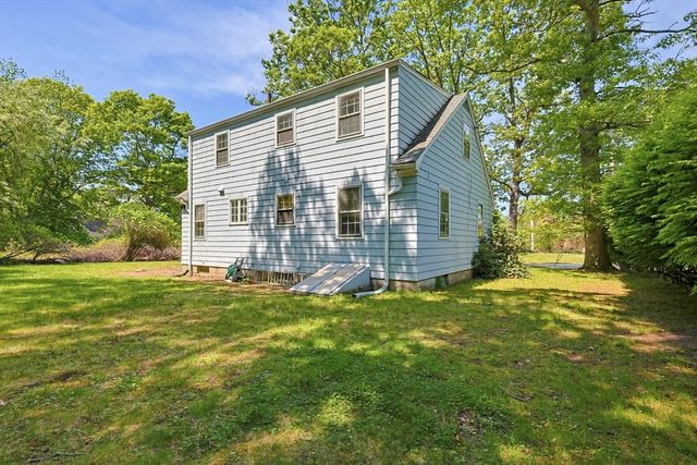 5 Robin Hood Dr., Seekonk, MA 02771