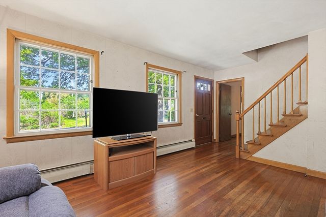 5 Robin Hood Dr., Seekonk, MA 02771