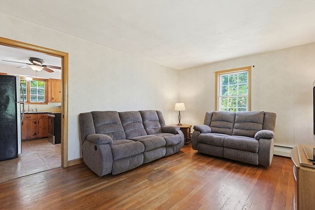 5 Robin Hood Dr., Seekonk, MA 02771