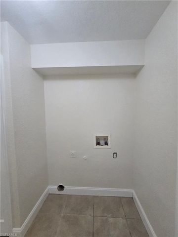 130 SW 31st TER, Cape Coral, FL 33914