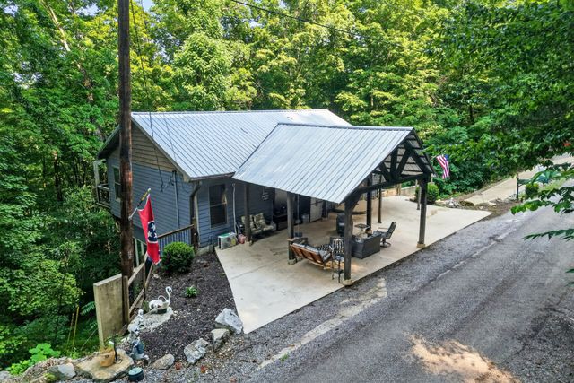 1025 Lakeside Dr, Smithville, TN 37166