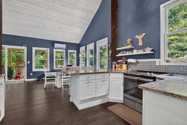 1025 Lakeside Dr, Smithville, TN 37166