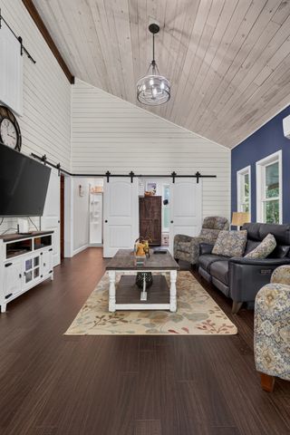 1025 Lakeside Dr, Smithville, TN 37166