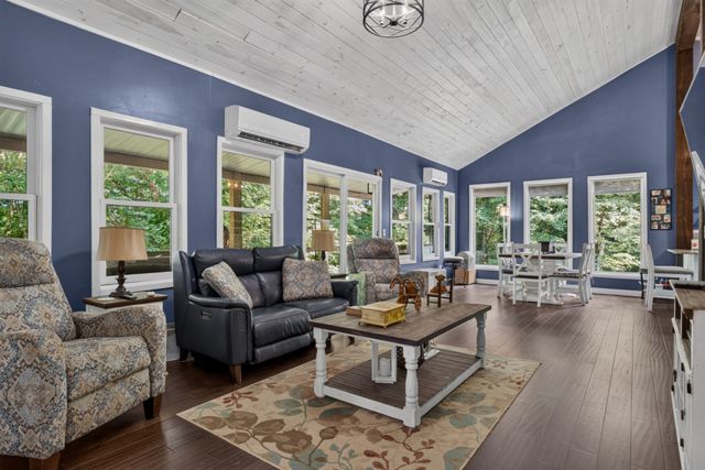 1025 Lakeside Dr, Smithville, TN 37166