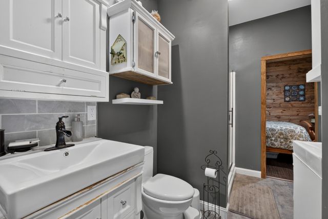 1025 Lakeside Dr, Smithville, TN 37166