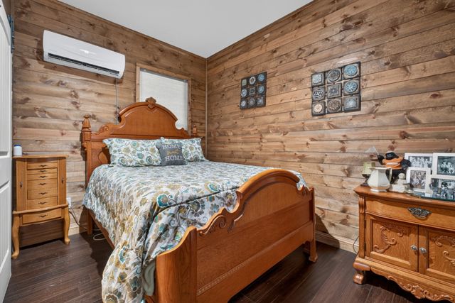 1025 Lakeside Dr, Smithville, TN 37166