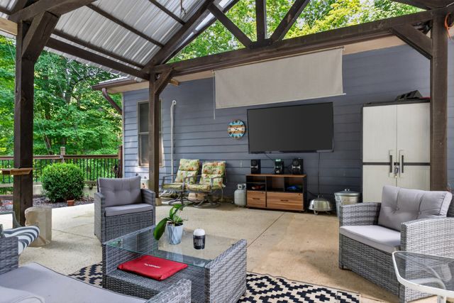 1025 Lakeside Dr, Smithville, TN 37166