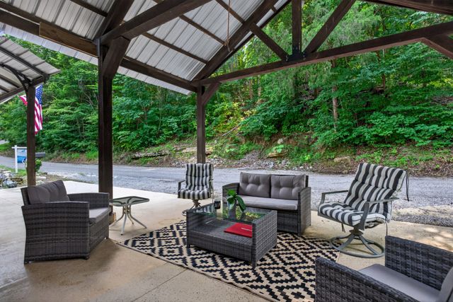 1025 Lakeside Dr, Smithville, TN 37166