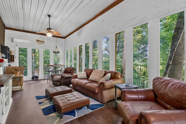 1025 Lakeside Dr, Smithville, TN 37166