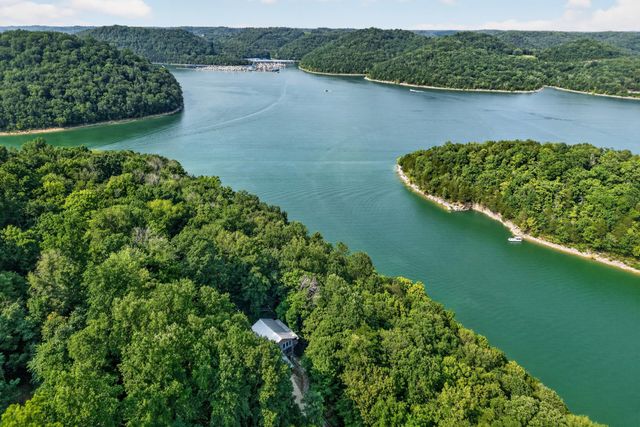 1025 Lakeside Dr, Smithville, TN 37166
