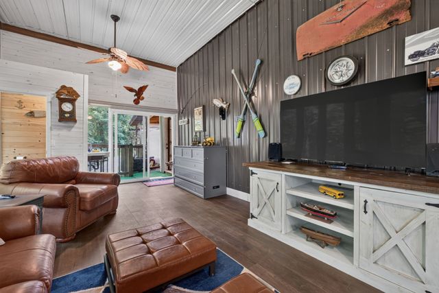 1025 Lakeside Dr, Smithville, TN 37166