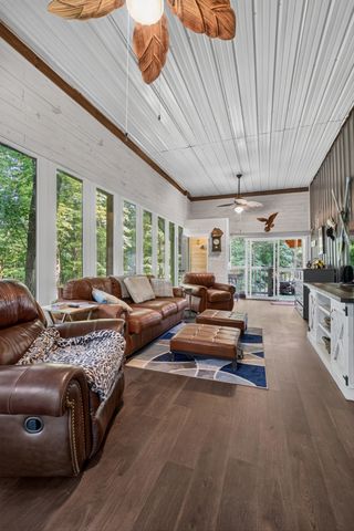 1025 Lakeside Dr, Smithville, TN 37166