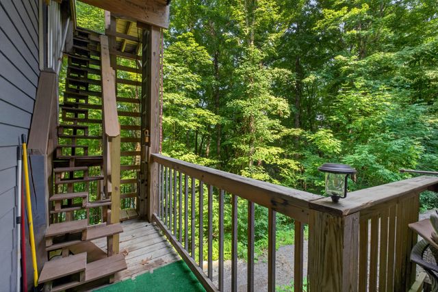 1025 Lakeside Dr, Smithville, TN 37166