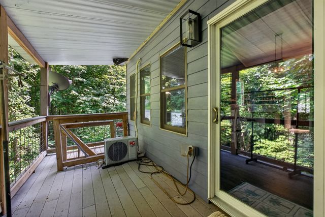 1025 Lakeside Dr, Smithville, TN 37166