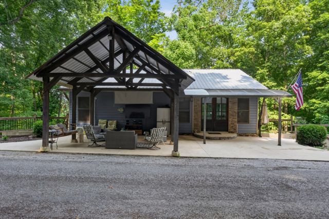 1025 Lakeside Dr, Smithville, TN 37166