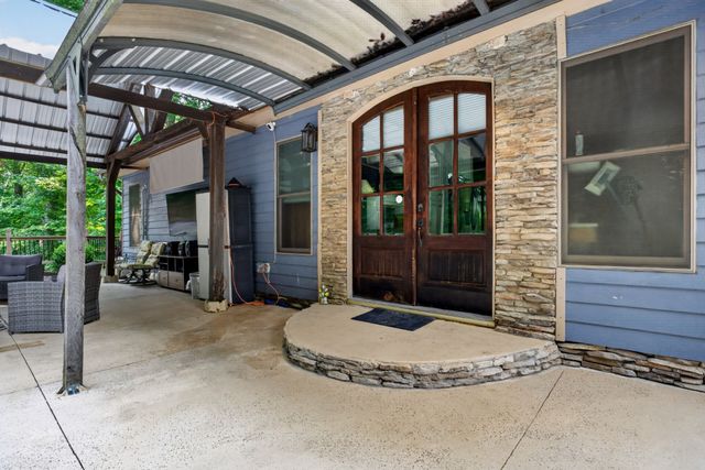 1025 Lakeside Dr, Smithville, TN 37166