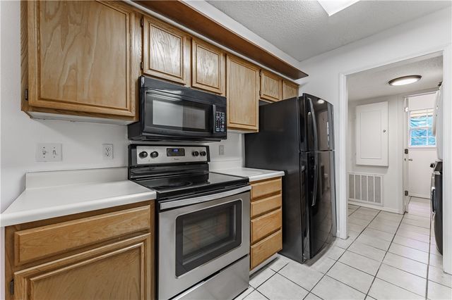 758 W Poplar Street, Fayetteville, AR 72703