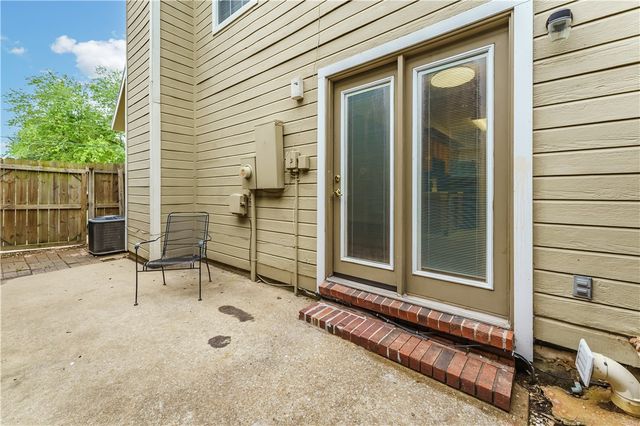 758 W Poplar Street, Fayetteville, AR 72703