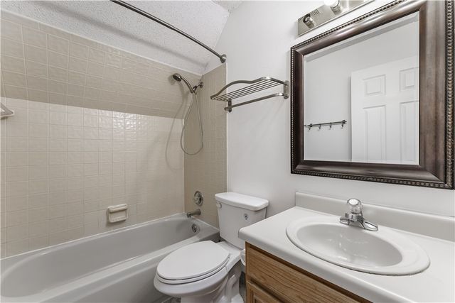 758 W Poplar Street, Fayetteville, AR 72703