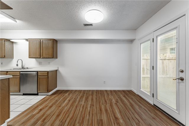 758 W Poplar Street, Fayetteville, AR 72703