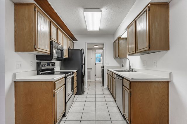758 W Poplar Street, Fayetteville, AR 72703
