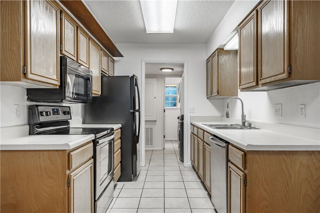 758 W Poplar Street, Fayetteville, AR 72703