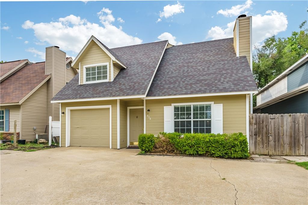758 W Poplar Street, Fayetteville, AR 72703