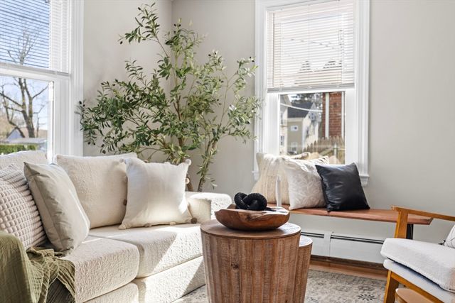 51 Hope St, Lincoln, RI 02865