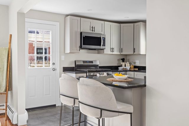 51 Hope St, Lincoln, RI 02865