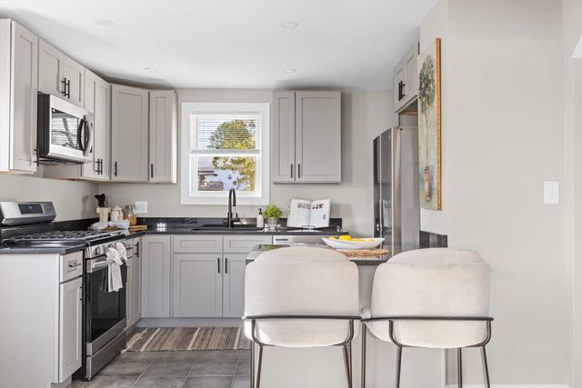 51 Hope St, Lincoln, RI 02865