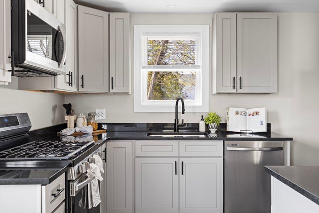 51 Hope St, Lincoln, RI 02865