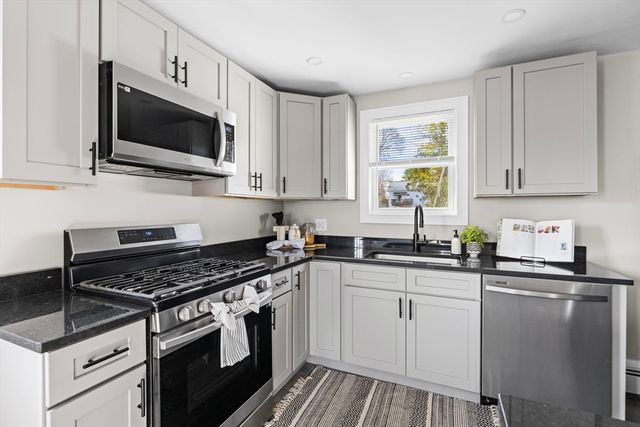 51 Hope St, Lincoln, RI 02865