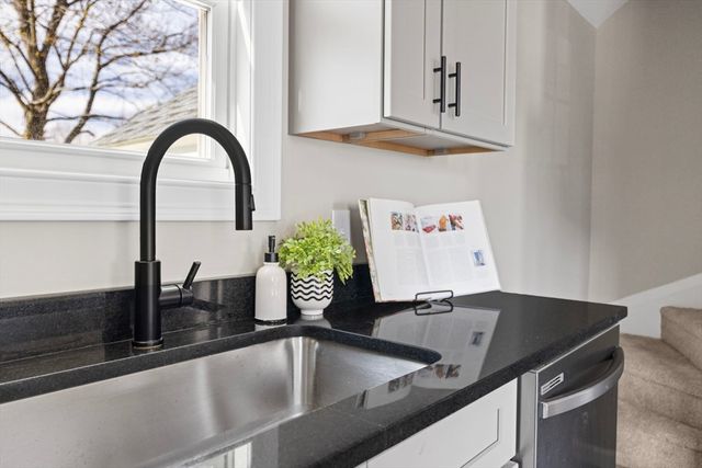 51 Hope St, Lincoln, RI 02865